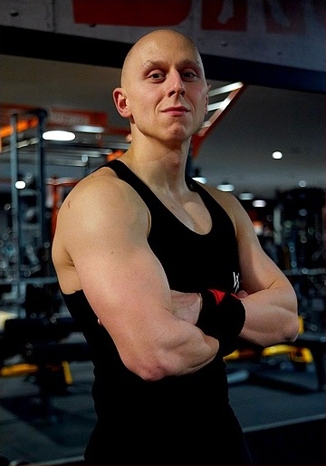 Vous cherchez à prendre du muscle ou encore perdre du poids mais vous ne savez pas comment faire ? Il vous faut un coach sportif à Mons tel que Domenico !